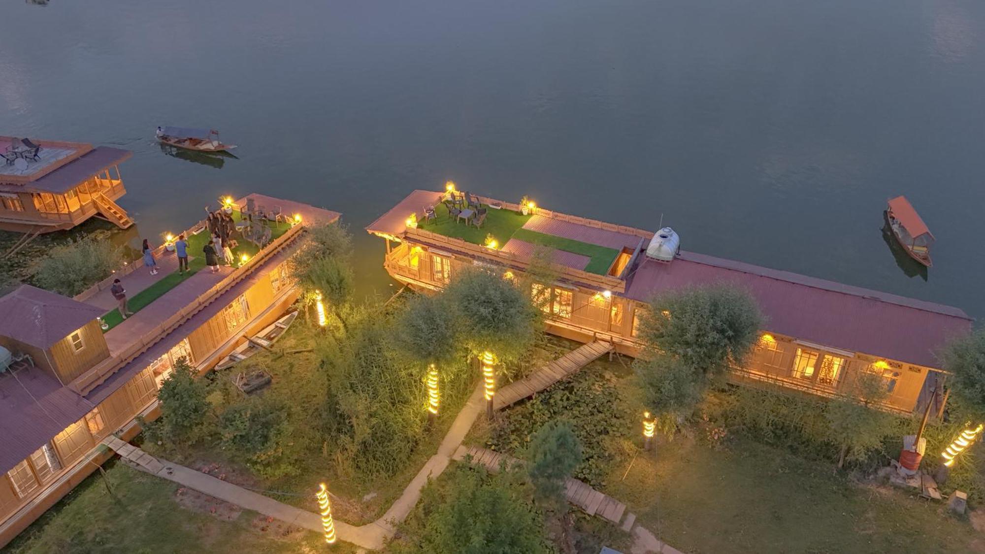 Hotel Peacock Houseboats Srīnagar Exterior foto