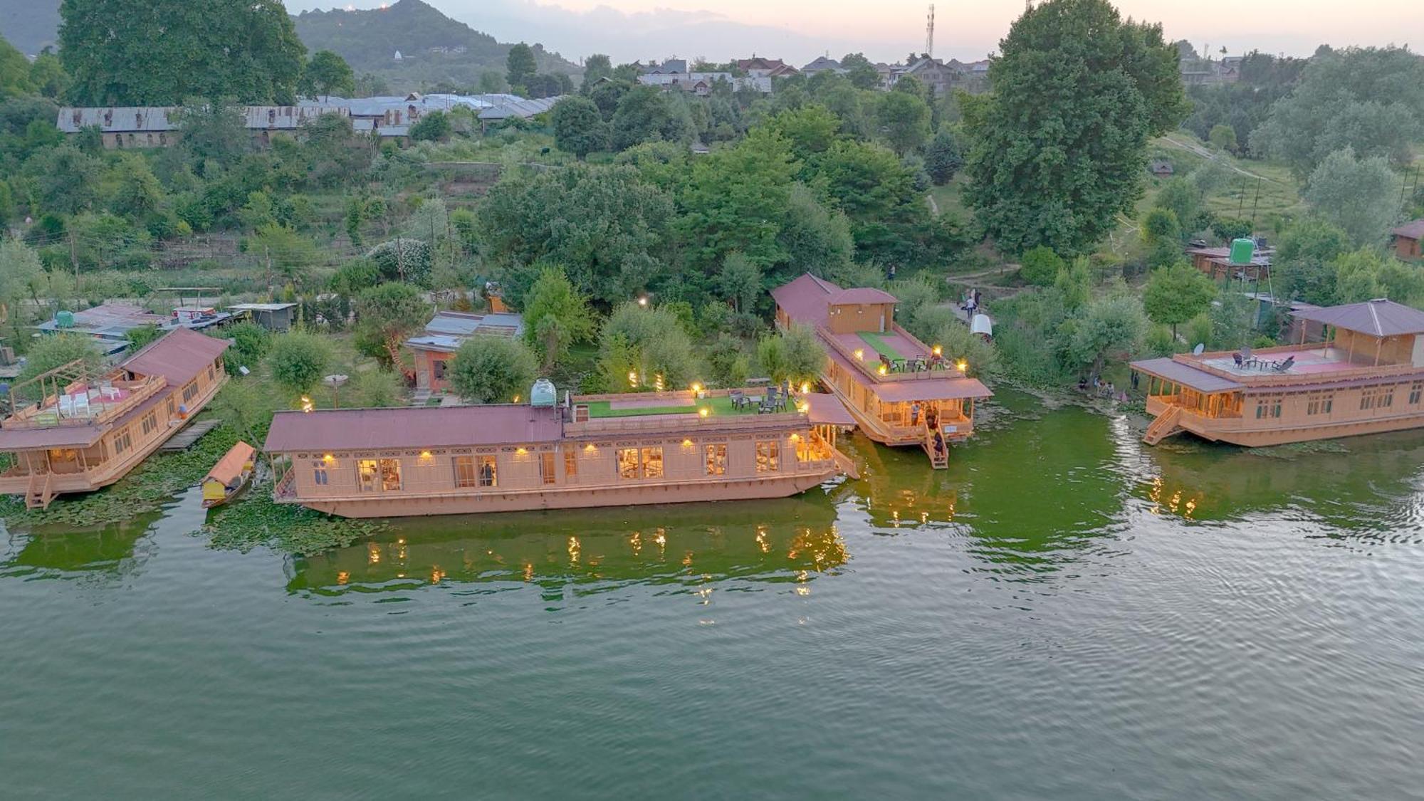 Hotel Peacock Houseboats Srīnagar Exterior foto