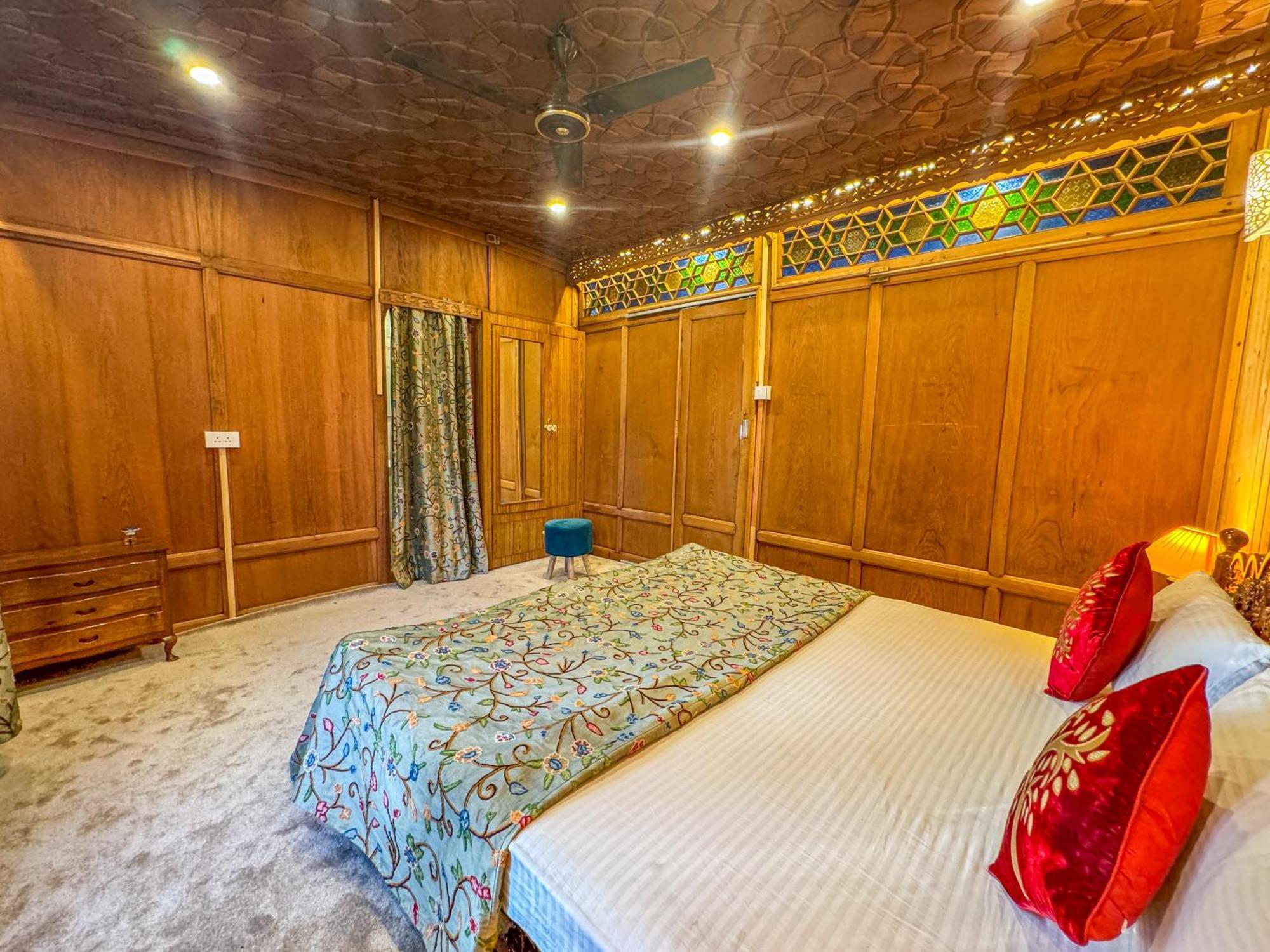 Hotel Peacock Houseboats Srīnagar Exterior foto