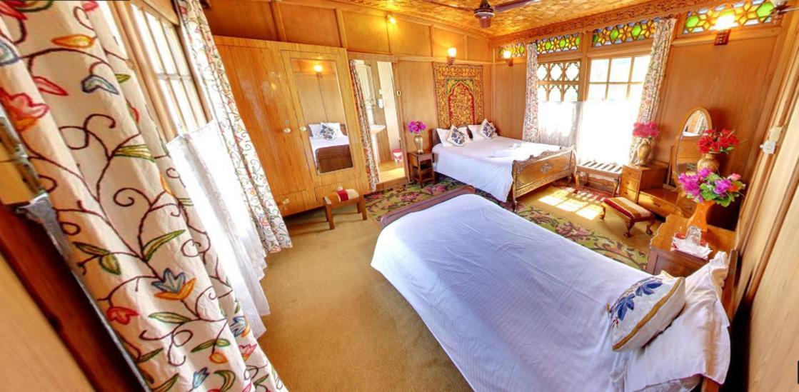 Hotel Peacock Houseboats Srīnagar Exterior foto