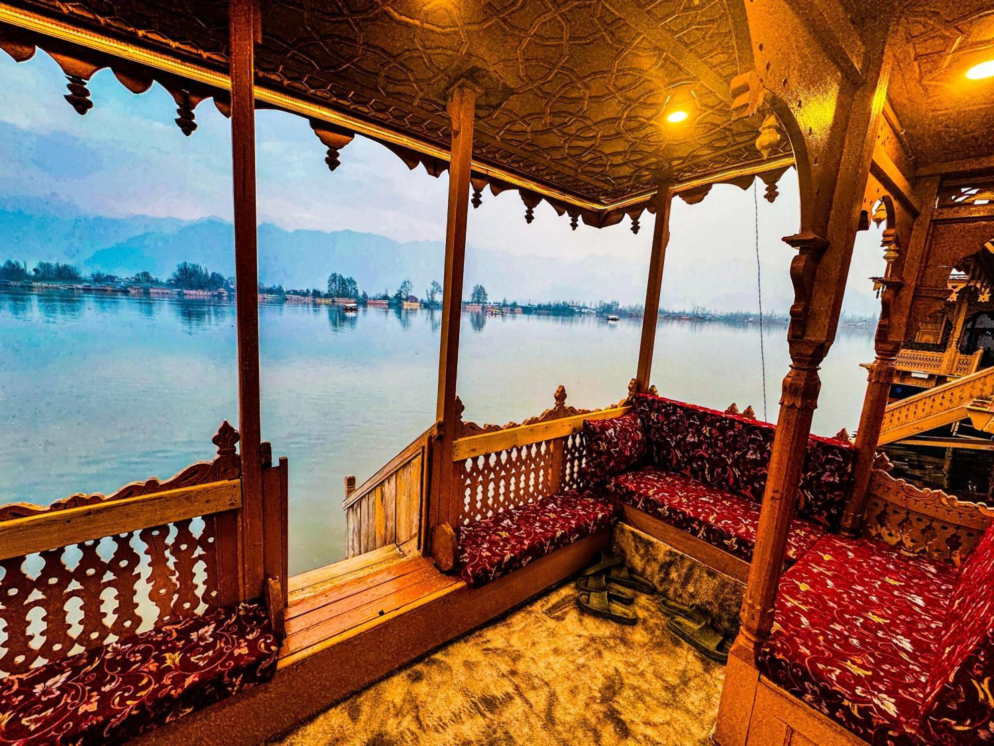 Hotel Peacock Houseboats Srīnagar Exterior foto