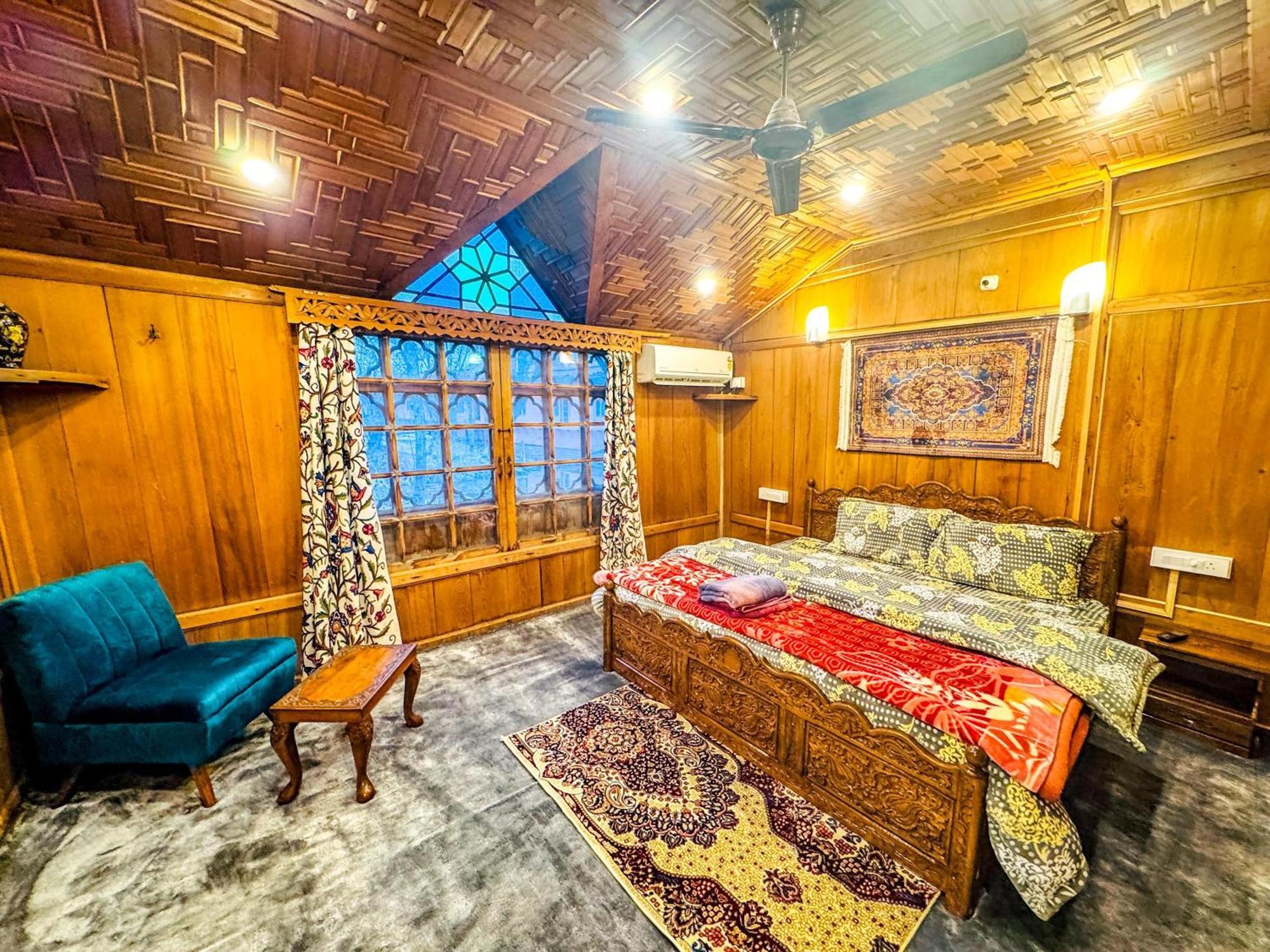 Hotel Peacock Houseboats Srīnagar Exterior foto