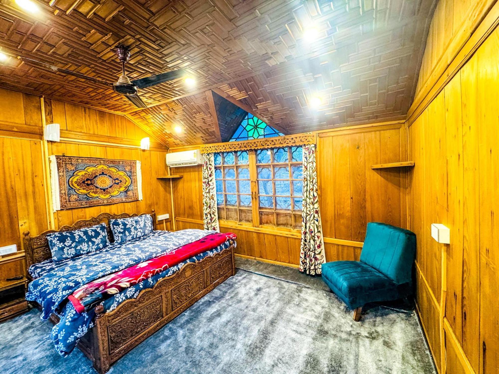 Hotel Peacock Houseboats Srīnagar Exterior foto