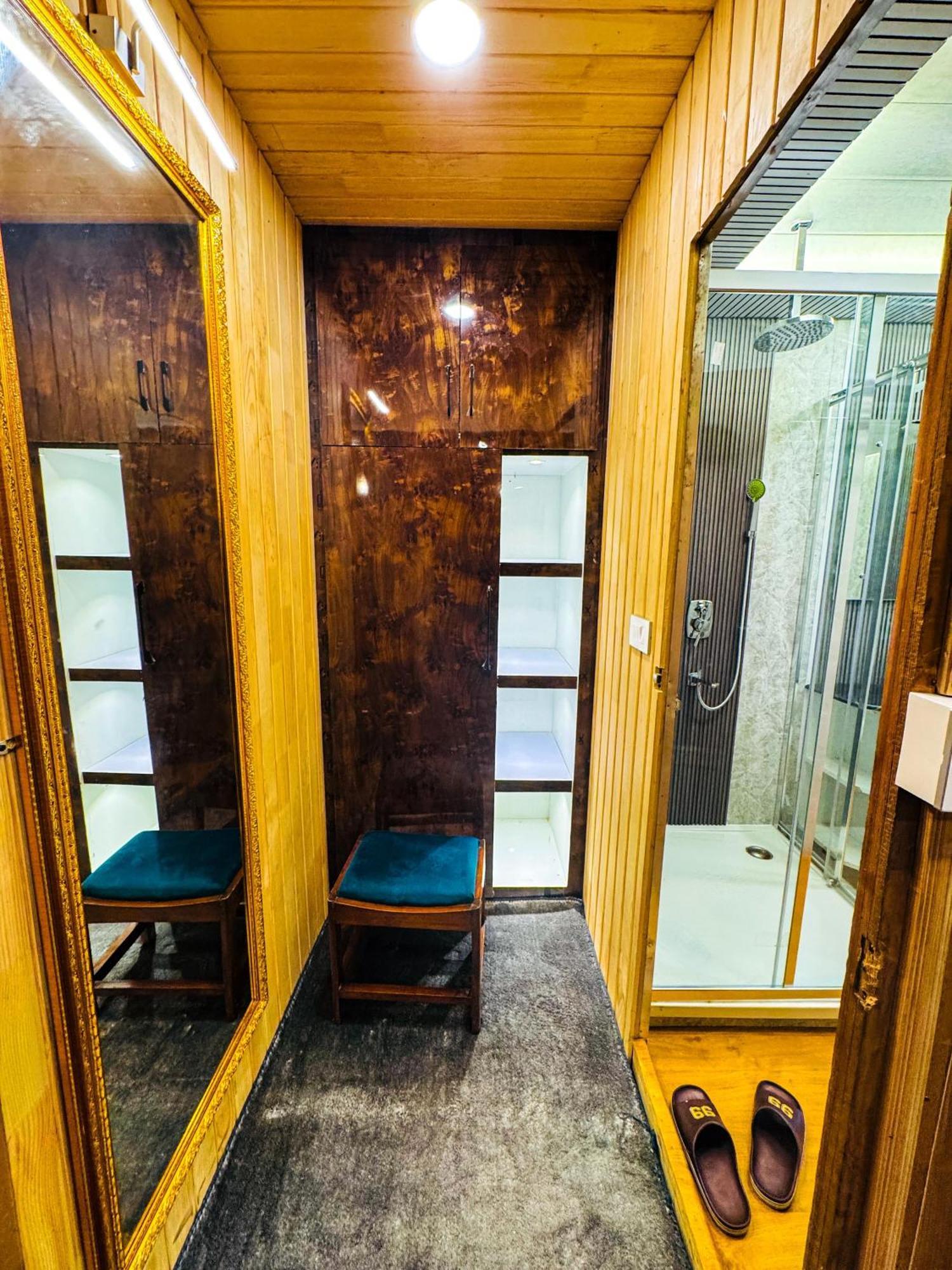 Hotel Peacock Houseboats Srīnagar Exterior foto