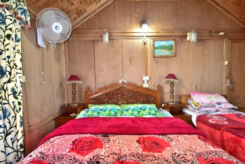 Hotel Peacock Houseboats Srīnagar Exterior foto